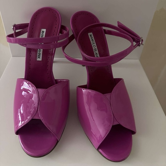 Manolo Blahnik Pink Heeled Sandals - Picture 2 of 10